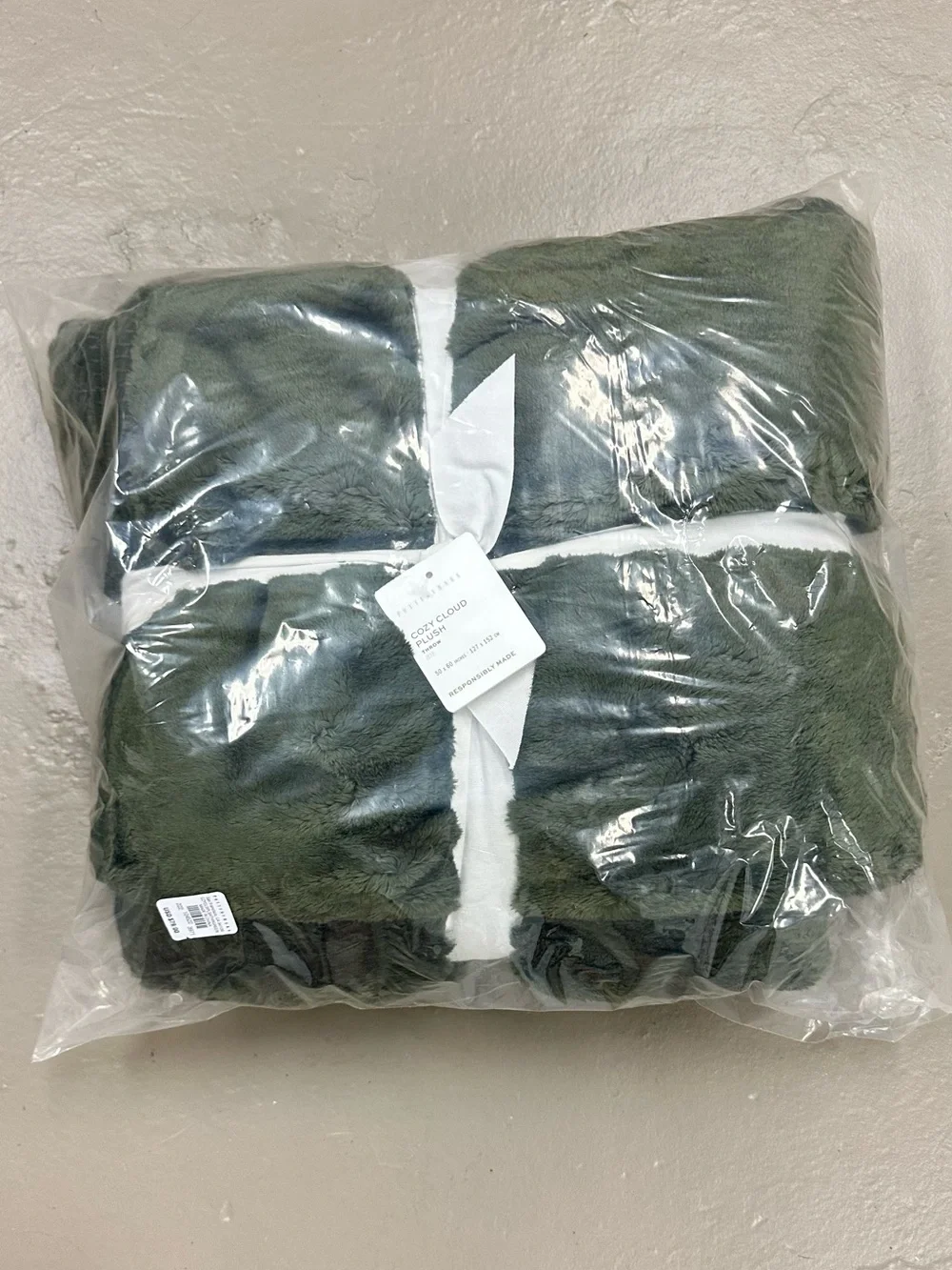 NWT Pottery Barn Cozy Cloud Plush throw.  Green
